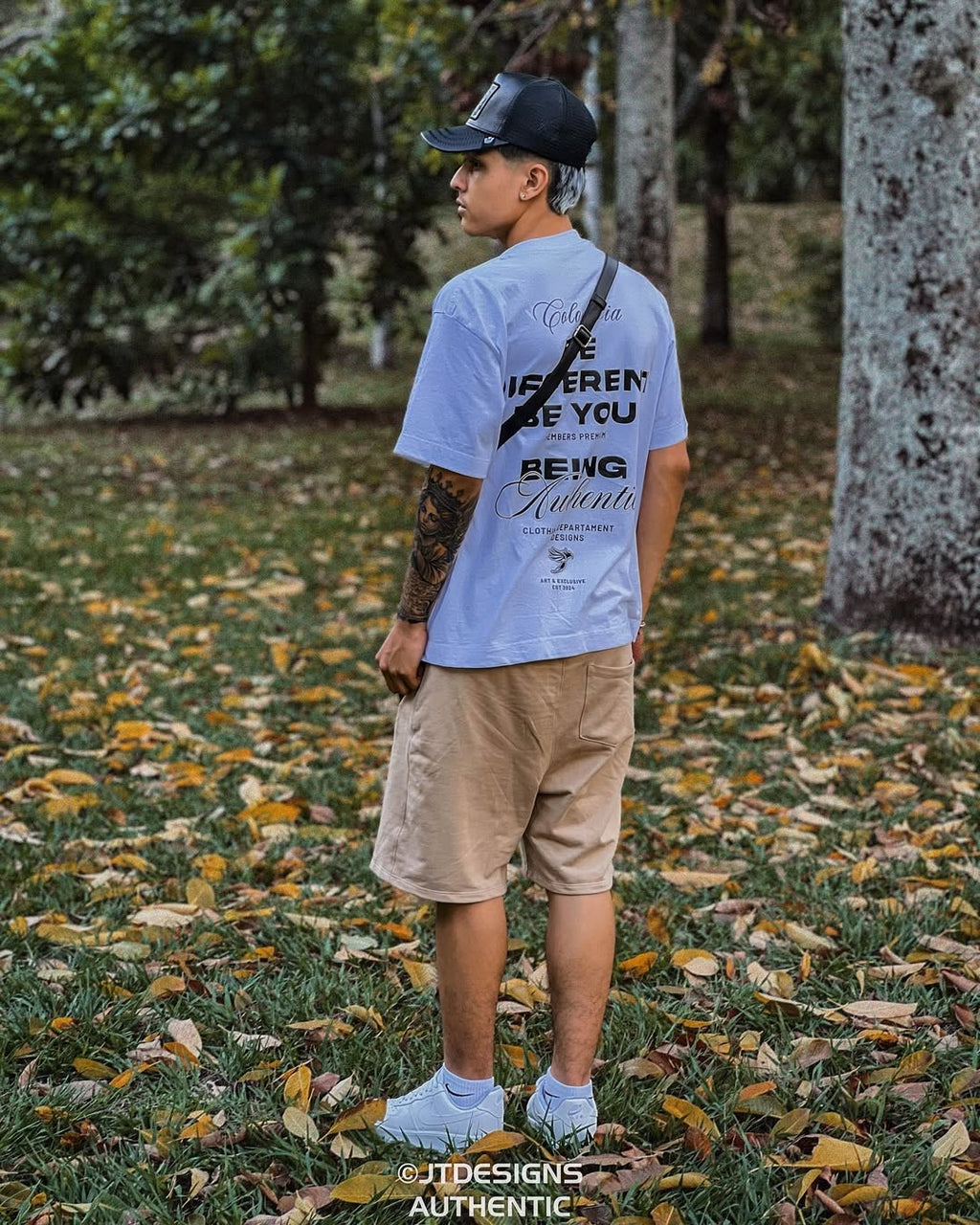 CAMISETA BLANCA AUTHENTIC