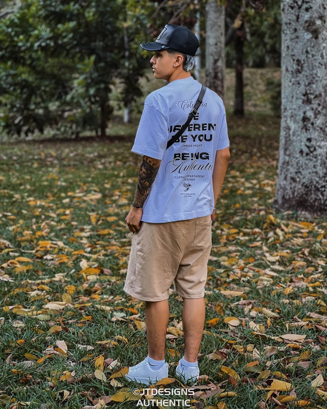 CAMISETA BLANCA AUTHENTIC