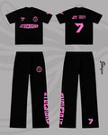 CONJUNTO JT PRYSMA NEGRO, LOGOS FRONTALES BORDADOS EN FUCSIA